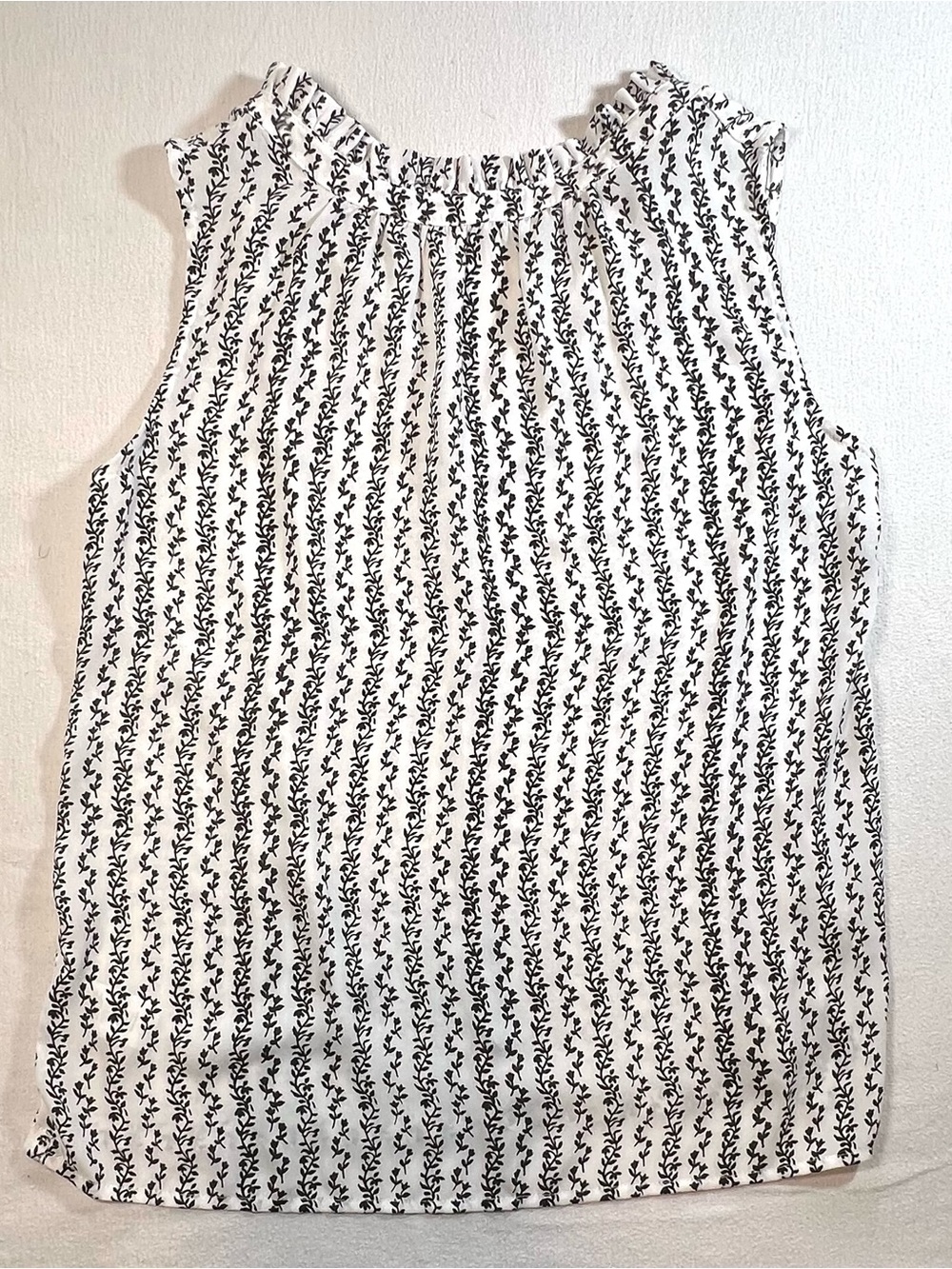 LOFT Petite Sleeveless White & Black Cami Style Top, Coquette, Office, Floral